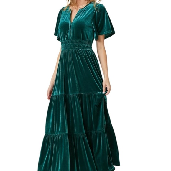 Faeriesty Elegant Green Velvet Maxi Tiered A Line Plus Size Dress - Picture 1 of 16